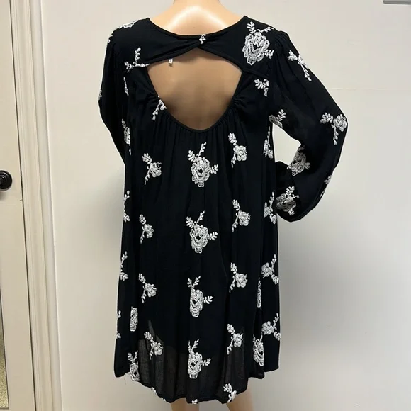 Free People Black mini dress with white embroidered rosette’s open back size M - Picture 8 of 14